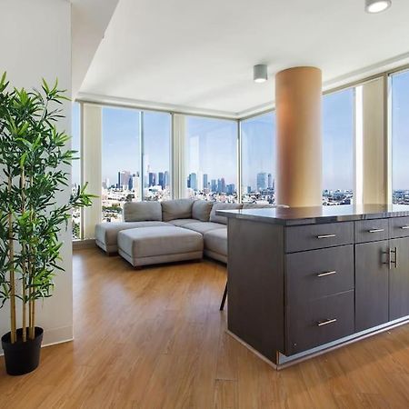 Lovely Upscale High Rise Private Parking & Pool Apartment ลอสแอนเจลิส ภายนอก รูปภาพ