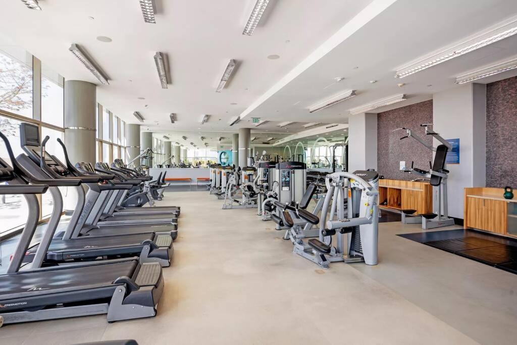 Lovely Upscale High Rise Private Parking & Pool Apartment ลอสแอนเจลิส ภายนอก รูปภาพ