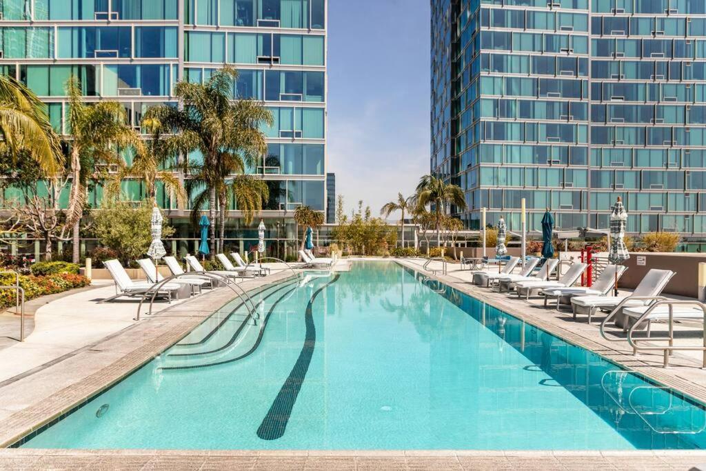 Lovely Upscale High Rise Private Parking & Pool Apartment ลอสแอนเจลิส ภายนอก รูปภาพ