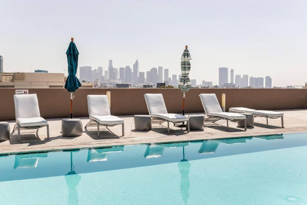 Lovely Upscale High Rise Private Parking & Pool Apartment ลอสแอนเจลิส ภายนอก รูปภาพ