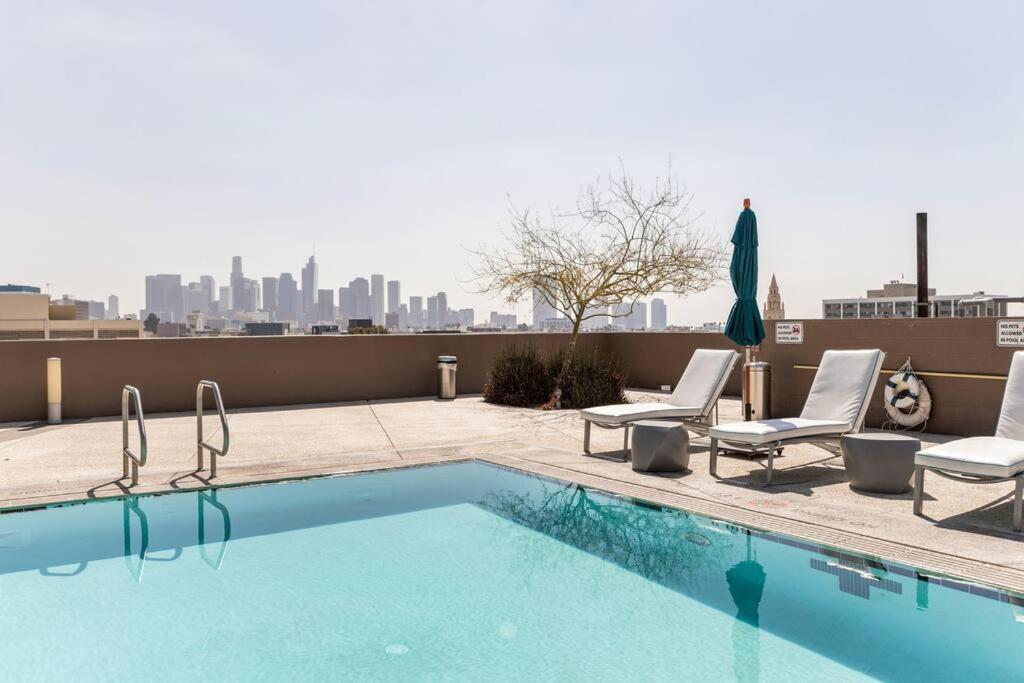Lovely Upscale High Rise Private Parking & Pool Apartment ลอสแอนเจลิส ภายนอก รูปภาพ