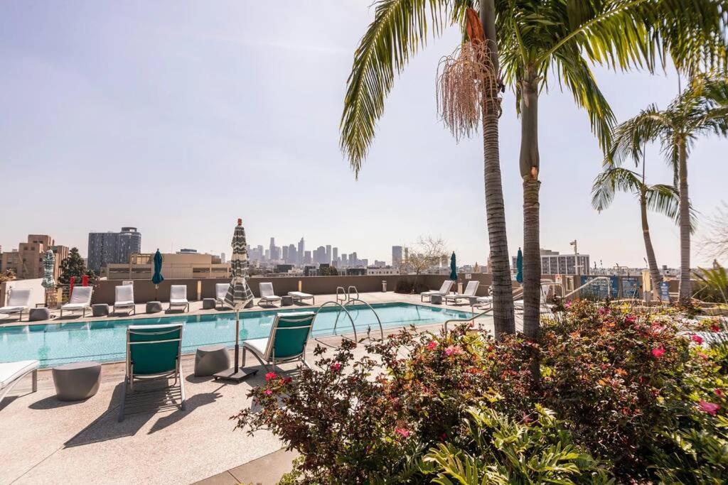 Lovely Upscale High Rise Private Parking & Pool Apartment ลอสแอนเจลิส ภายนอก รูปภาพ