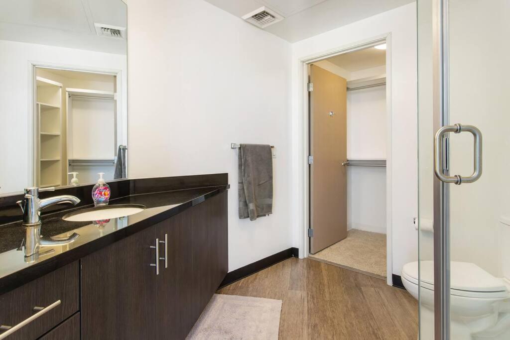 Lovely Upscale High Rise Private Parking & Pool Apartment ลอสแอนเจลิส ภายนอก รูปภาพ