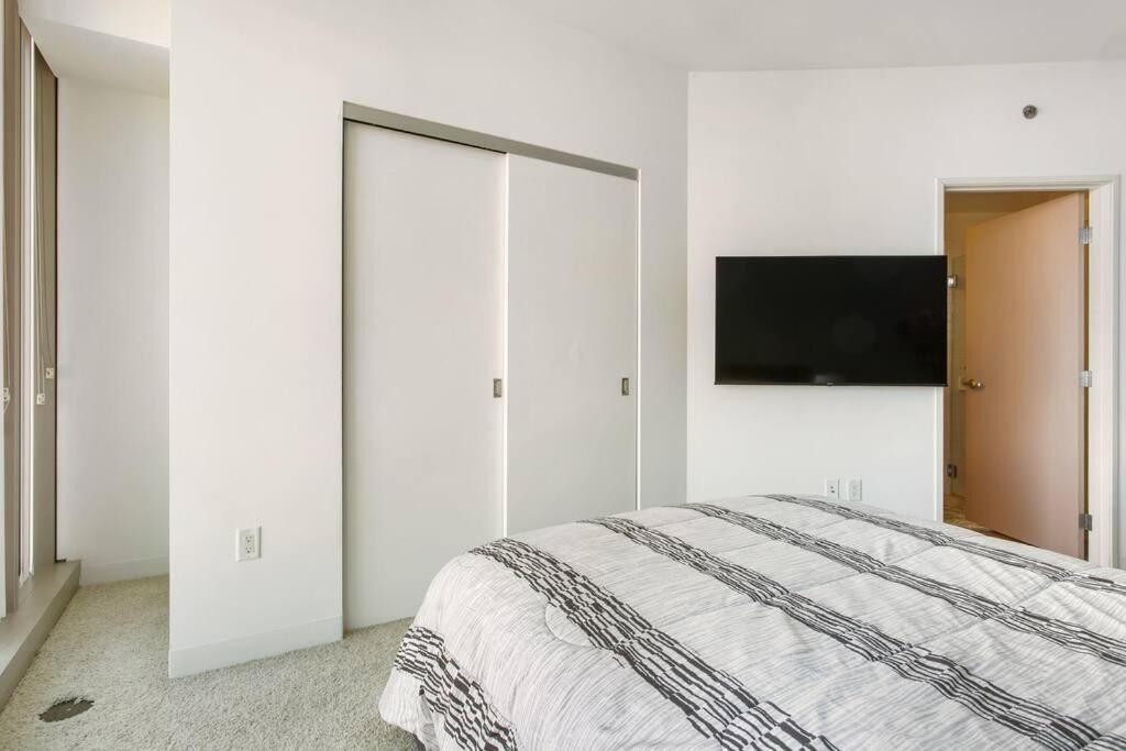 Lovely Upscale High Rise Private Parking & Pool Apartment ลอสแอนเจลิส ภายนอก รูปภาพ