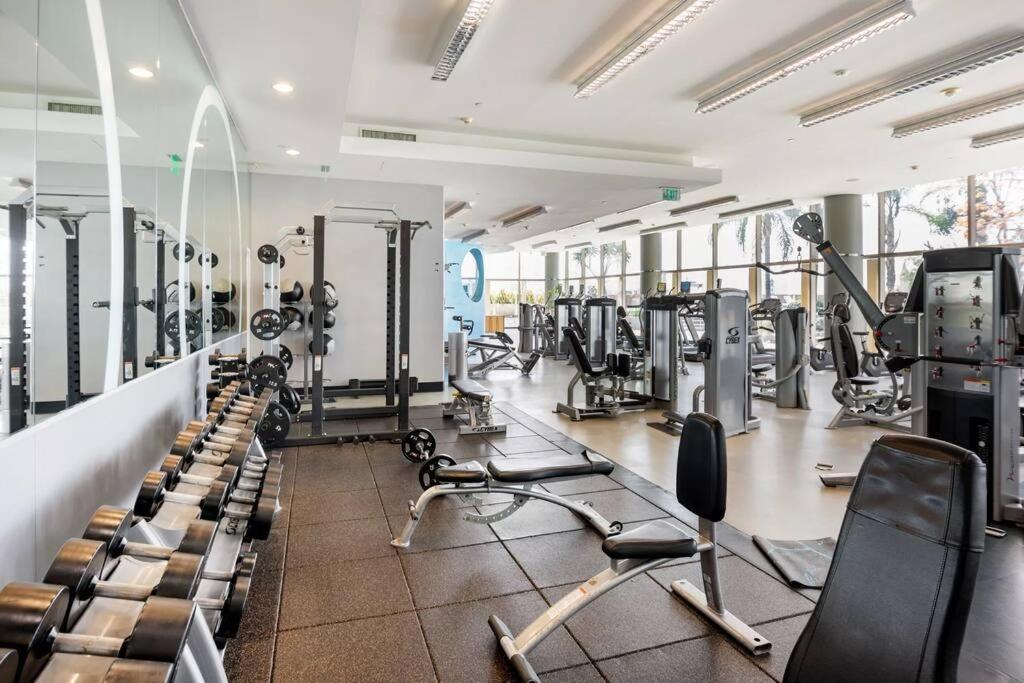 Lovely Upscale High Rise Private Parking & Pool Apartment ลอสแอนเจลิส ภายนอก รูปภาพ