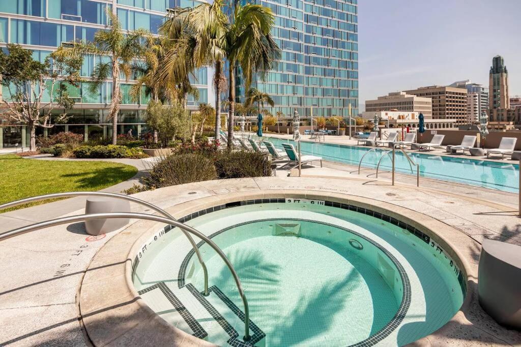 Lovely Upscale High Rise Private Parking & Pool Apartment ลอสแอนเจลิส ภายนอก รูปภาพ