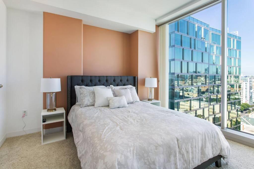 Lovely Upscale High Rise Private Parking & Pool Apartment ลอสแอนเจลิส ภายนอก รูปภาพ