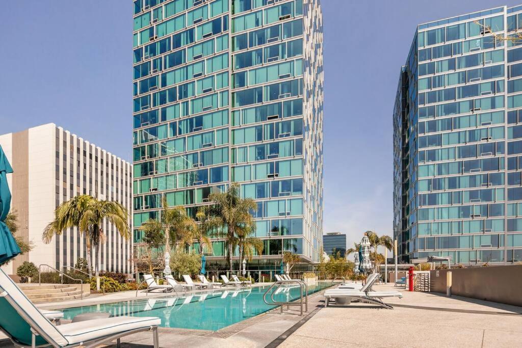 Lovely Upscale High Rise Private Parking & Pool Apartment ลอสแอนเจลิส ภายนอก รูปภาพ