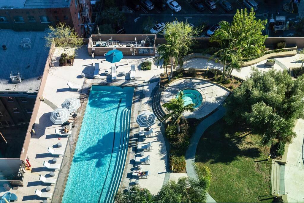 Lovely Upscale High Rise Private Parking & Pool Apartment ลอสแอนเจลิส ภายนอก รูปภาพ
